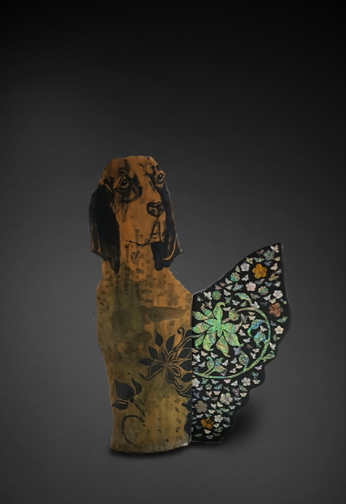 윤석남 YUN Suknam, 108, 2008-2009, 나무에 아크릴릭, 자개 Acrylic on wood, 95(h)x67x12.5cm