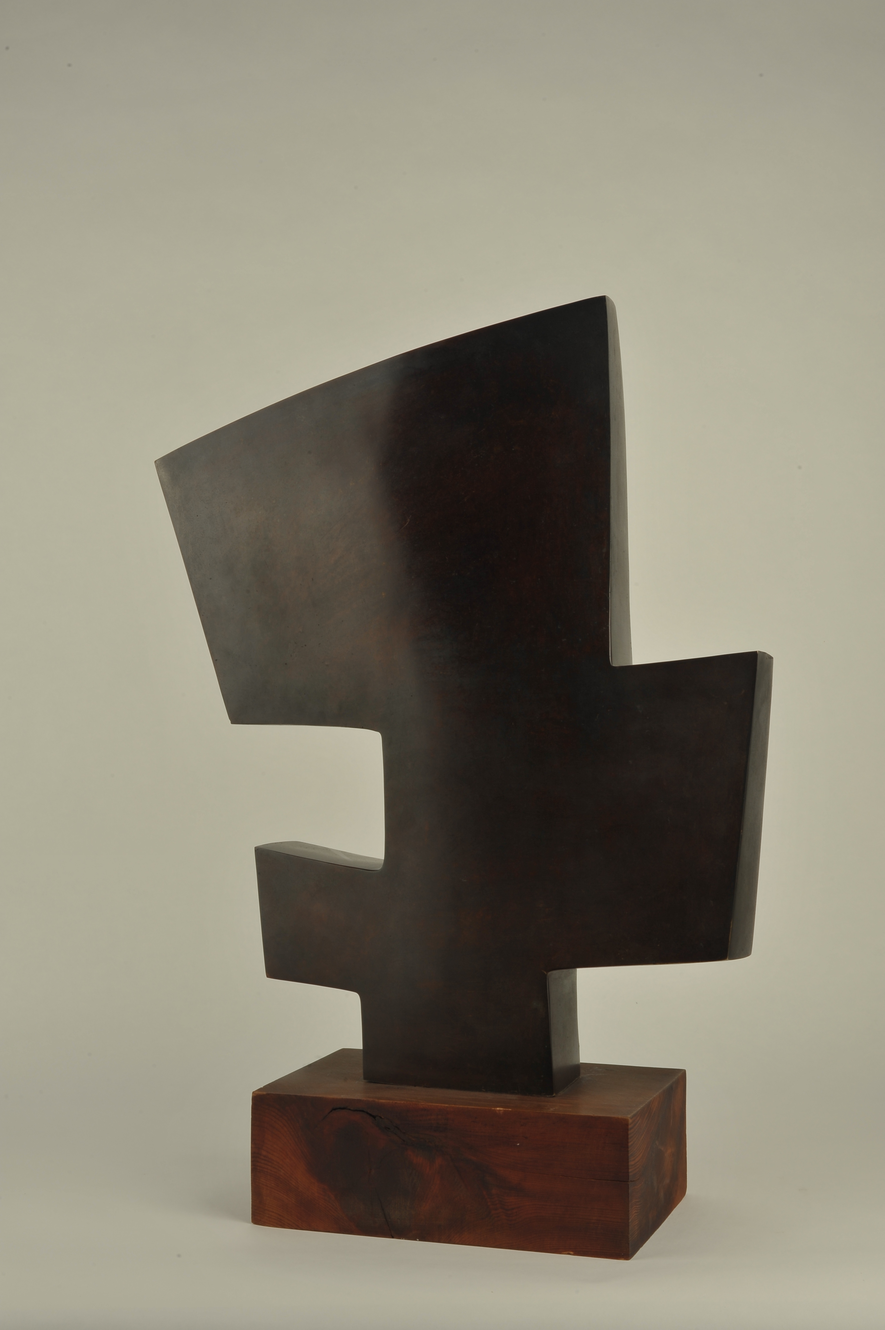 Woosung Kim Chong Yung (又誠 金鍾瑛, 1915~1982), Work 68-1 (S-058), 1968, bronze, 54x43x8cm ⓒKim Chong Yung Museum