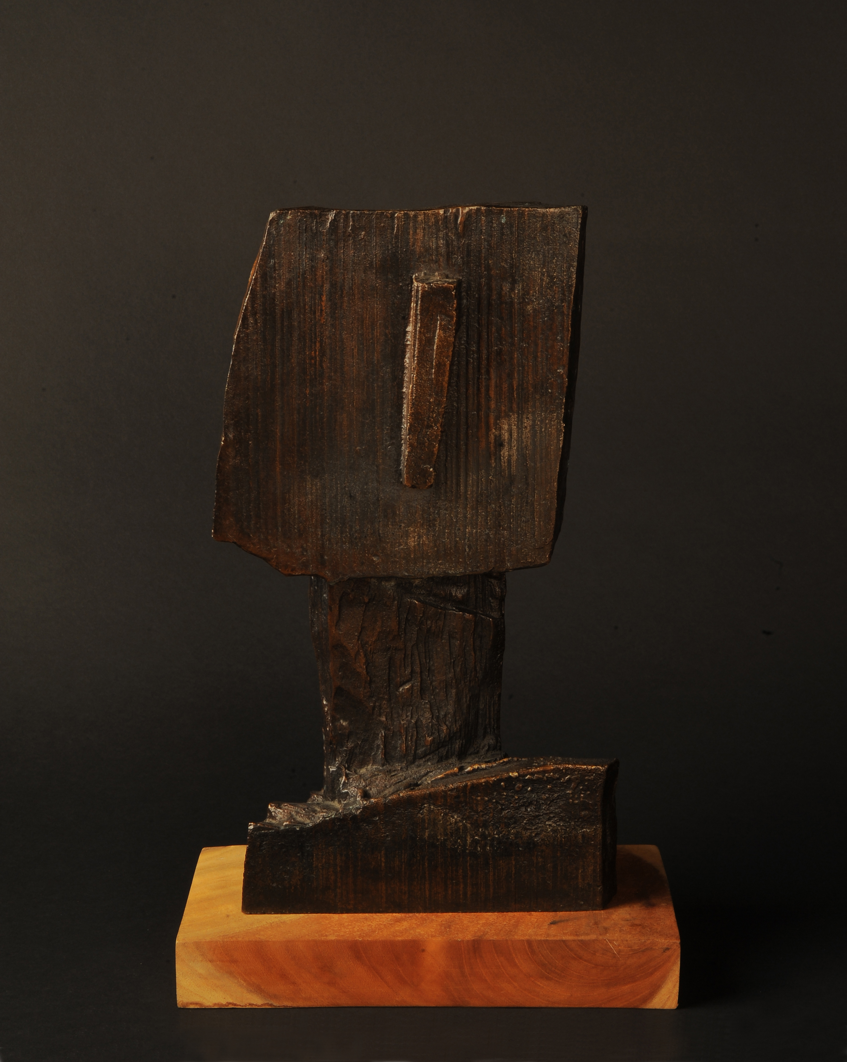 Woosung (又誠) Kim Chong Yung (金鍾瑛, 1915~1982), Work 80-5, 1980, bronze, 25x8x46cm ⓒKim Chong Yung Museum