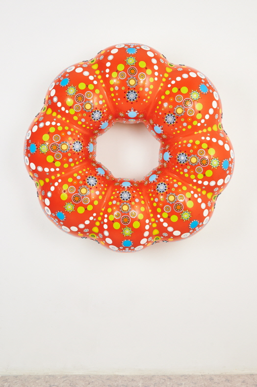 Jae Yong KIM, XXL Donut 020, 2020, F.R.P, urethane, Swarovski crystals, 100x100x36(d)cm