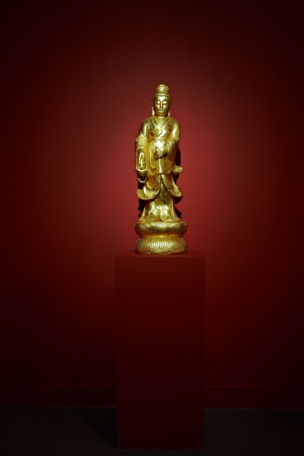 Gilt Buddha, 2011, Soap, gold leaf, varnish, 90x28x28cm