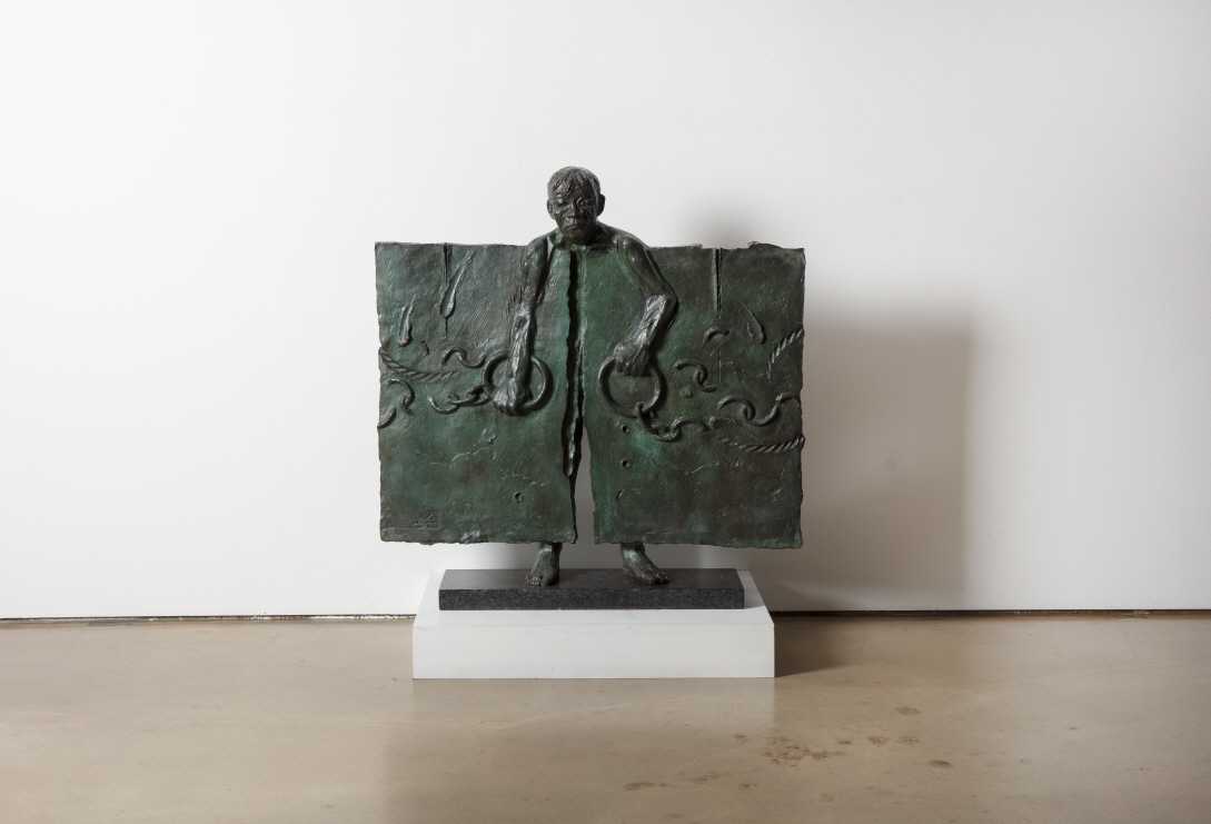 SHIM Jungsoo, Breaking Chains, 1990, Bronze, 98(h)x100x19cm
