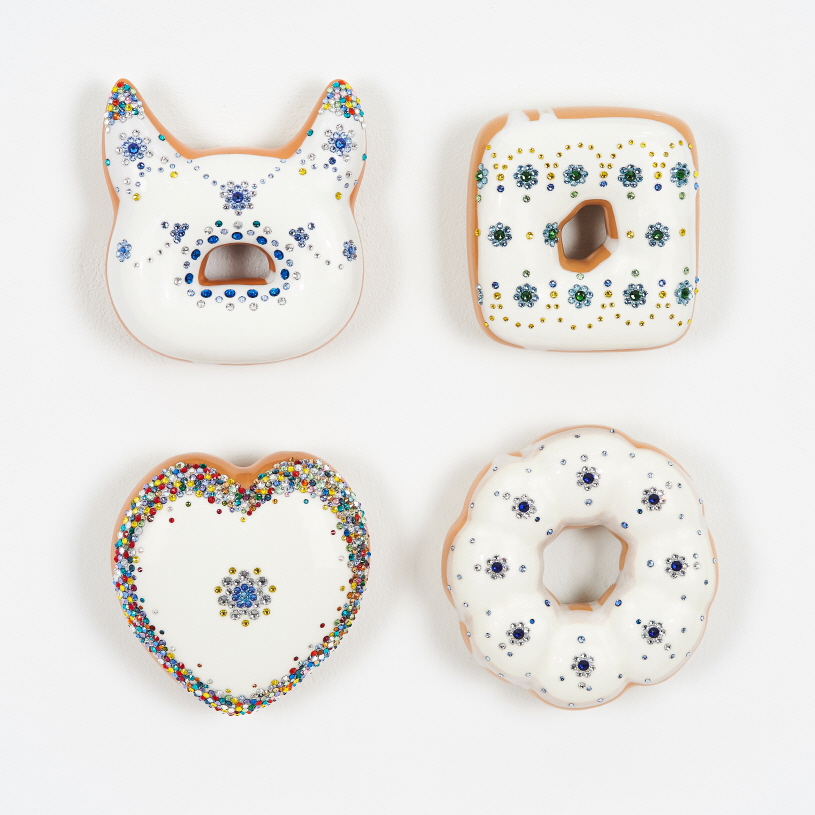 White Donuts set (Special Edition), 2019, Ceramic, under glaze, glaze, Swarovski crystals, 38x38x10.5(d)cm
