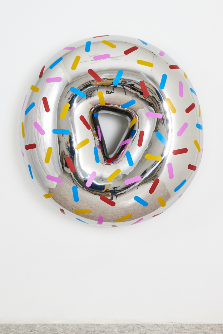 XXL Donut S001, 2019, Stainless steel, mirror finish, vinyl sticker, 100x100x36(d)cm