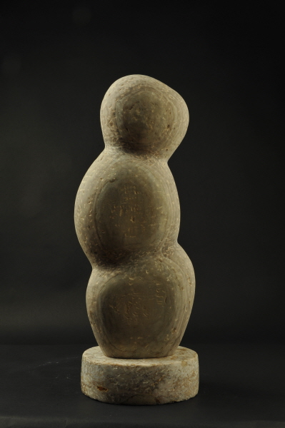 Woosung (又誠) Kim Chong Yung (金鍾瑛, 1915~1982), work 77-1, 1977, stone, 21x16x50cm ⓒKim Chong Yung Museum