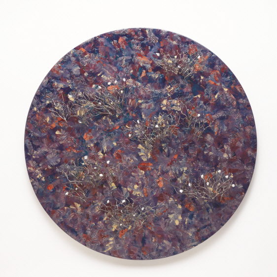 Sky and Secret Garden, 2018, Ottchil (Korean lacquer), hemp cloth, pearl, silver on wood, 58(d)x8cm