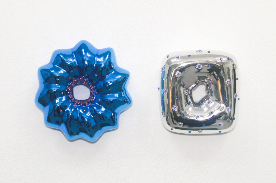 Jae Yong KIM, Duo Blue and Silver Chrome Donuts, 2019, Ceramic, chrome plating, swarovski Crystals, 37x18x10.5(d)cm